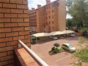 2 Bedroom Apartment in Die Hoewes