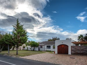 3 Bed House in Westlake