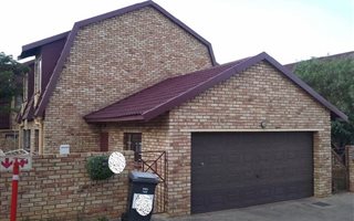 5 Bedroom Townhouse in Ruimsig