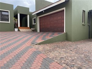 3 Bed House in Alan Manor