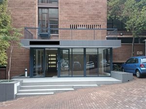 592 m² Commercial space in Houghton Estate