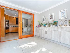 4 Bed House in Alphen Park