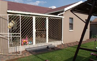 5 Bedroom House in Bakerton