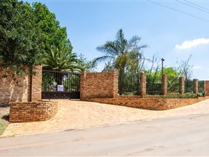 13.2 ha Farm in Honingklip AH