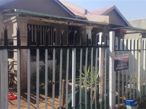 6 Bed House in Geduld