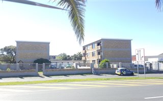 2 Bedroom Apartment in Bloubergrant