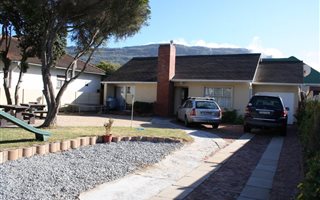 2 Bedroom House in Fish Hoek