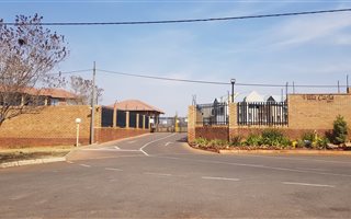 3 Bedroom Apartment in Glen Lauriston