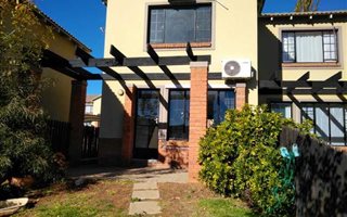 2 Bedroom House in Bayswater
