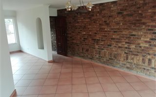 4 Bedroom House in Doornpoort and surrounds