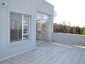 3 Bed Apartment in Sunny Ridge