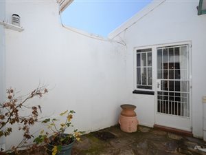 1 Bed Garden Cottage in Greenside