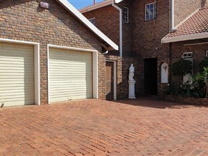 6 Bed Townhouse in Hatfield