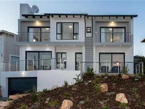 3 Bed House in Pinnacle Point Golf Estate