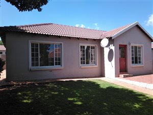 3 Bed Townhouse in Honeydew Manor