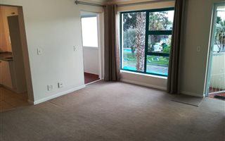 1 Bedroom Flat in Plumstead