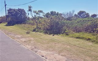 1045 m² Land available in Kwelera