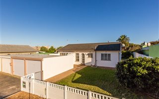 3 Bedroom House in Melkbosstrand