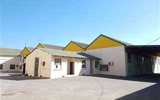 2200 m² Industrial space in Kirkney