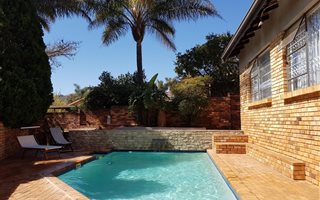4 Bedroom House in Helderkruin