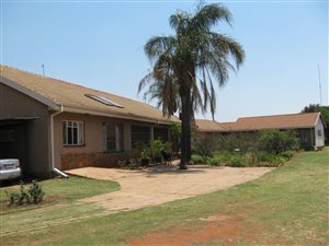 9.7 ha Farm in Mooiplaats AH