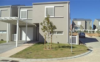 3 Bedroom Duplex in Helderberg Estate