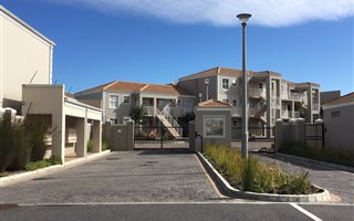 2 Bedroom Apartment in Melkbosstrand