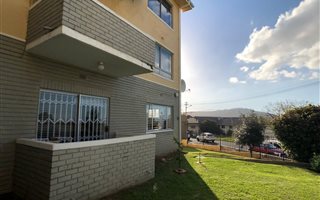 2 Bedroom Apartment in Vredehoek