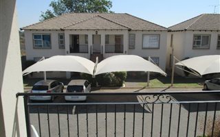 3 Bedroom Townhouse in Henley on Klip