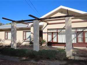 3 Bed House in Beaufort West