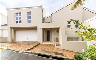 4 Bedroom House in Welgedacht