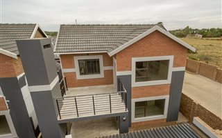 3 Bedroom Townhouse in Heuwelsig
