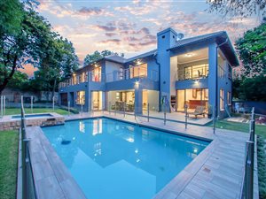 5 Bed House in Craighall Park