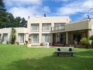 6 Bedroom House in Kaalplaats