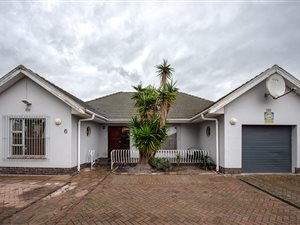 3 Bed House in Pinati
