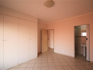 2 Bed Apartment in Silver Lakes