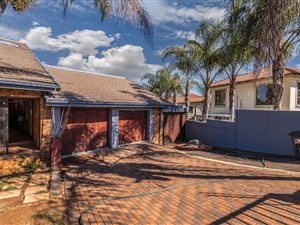 3 Bed House in Sterrewag