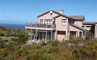 3 Bedroom House in Pinnacle Point Golf Estate