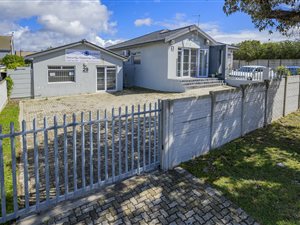 210 m² Office Space in Newton Park