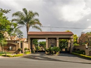 3 Bed Cluster in Douglasdale