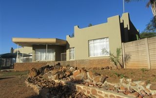 4 Bedroom House in Constantia Park