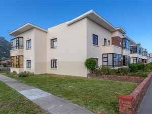 2 Bed Apartment in Fish Hoek