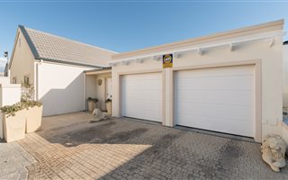 3 Bedroom House in Somerset West Central