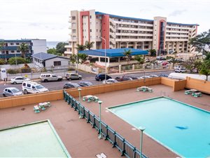 2 Bed Apartment in Amanzimtoti