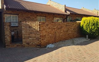 2 Bedroom House in Safari Gardens