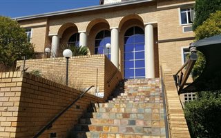 668 m² Office Space in Halfway Gardens