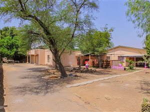 3 Bed House in Roosheuwel