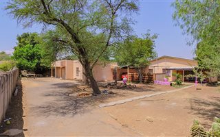 3 Bedroom House in Roosheuwel