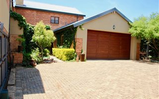 4 Bedroom House in Rietvlei Heights Country Estate