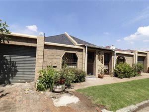 6 Bed House in Geduld